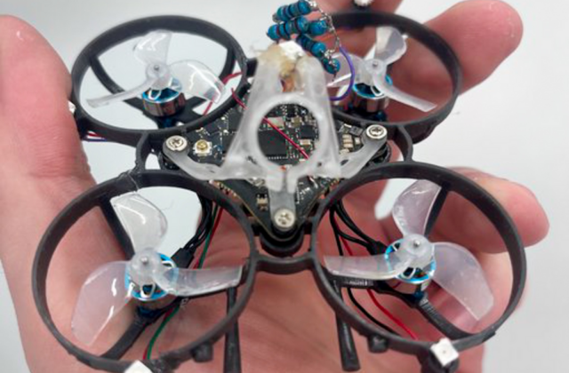 Chiếc Drone Thần Kỳ: Giải Pháp Mới Để Tiêu Diệt Muỗi