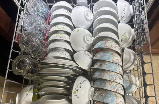 Hướng Dẫn Sắp Xếp Bát Đĩa Trong Máy Rửa Bát Để Đạt Hiệu Quả Tối Ưu