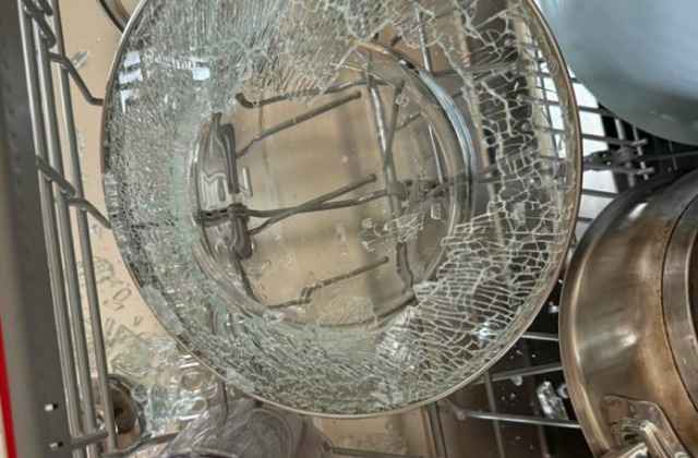 Tại Sao Vung Kính Nồi Có Thể Bị Vỡ Trong Máy Rửa Bát?