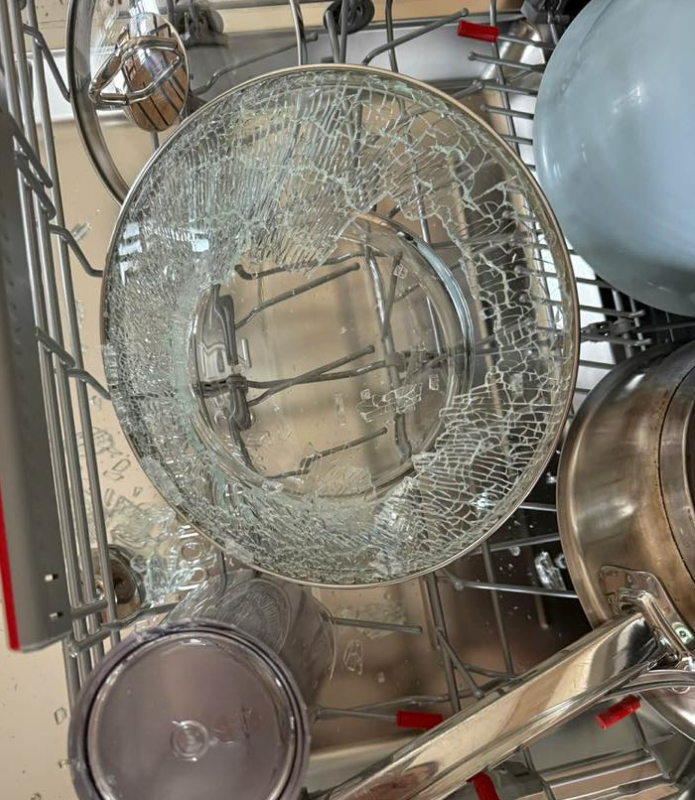 Tại Sao Vung Kính Nồi Có Thể Bị Vỡ Trong Máy Rửa Bát?