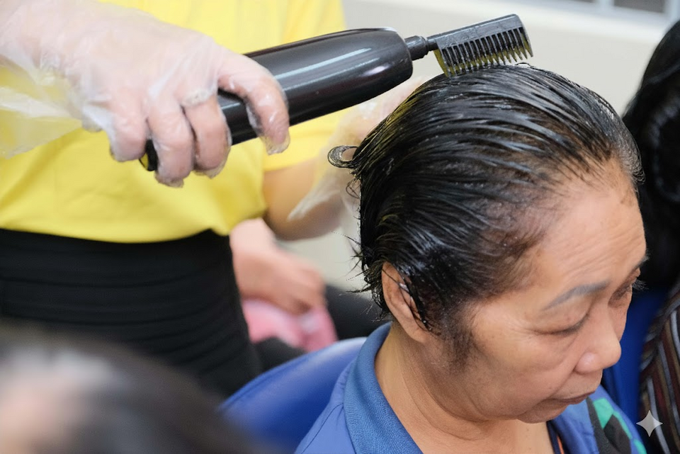 Cách Tự Phủ Bạc Tại Nhà Để Đạt Mái Tóc Đen Bóng Chỉ Trong 15 Phút