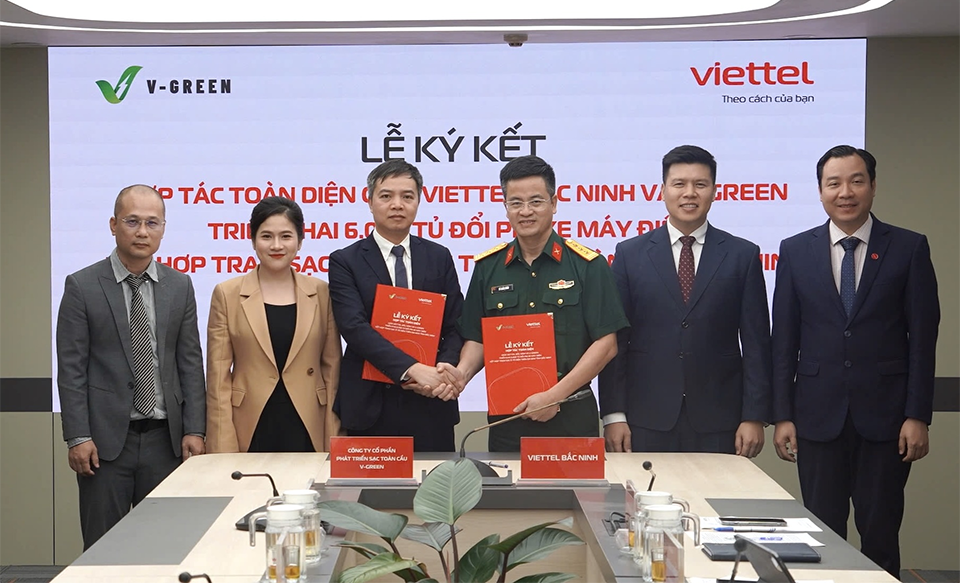 Viettel cùng V-Green triển khai 6.000 tủ đổi pin xe máy điện tại Bắc Ninh
