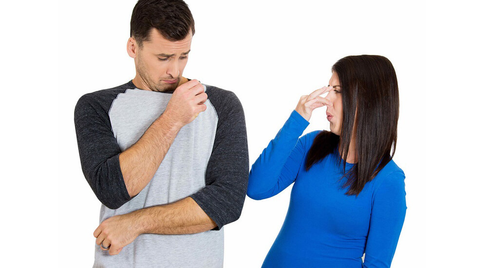 Quần áo ẩm gây tự ti khi giao tiếp